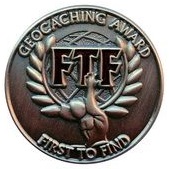 Geocaching Award - First To Find GeoPin Antik Silber.jpg