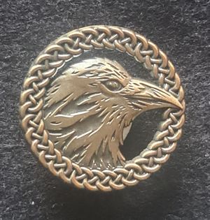 Raven Pin Antik Gold 01.jpg